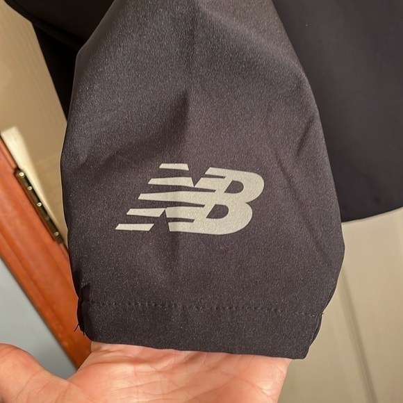 New balance-3X-black-full zip, hooded jacket with two front pockets - Picture 4 of 14